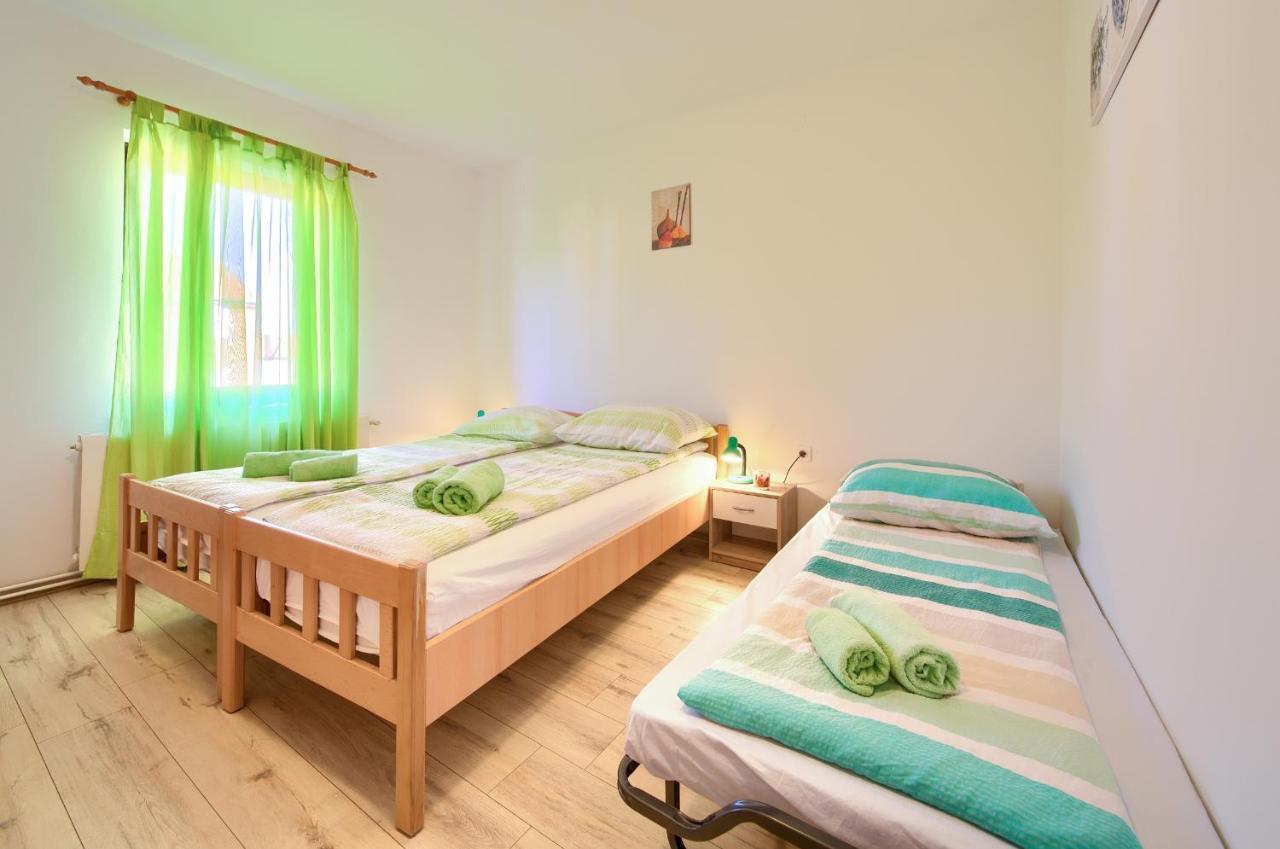 Apartman Mihael Malinska Exteriér fotografie